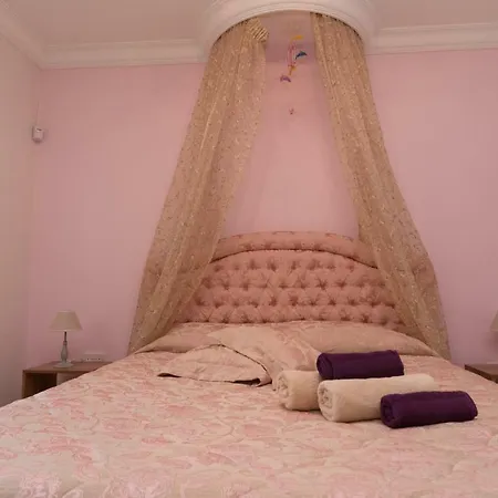 Aphrodite Vilă *